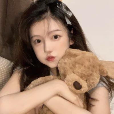 盛开的樱花林下
